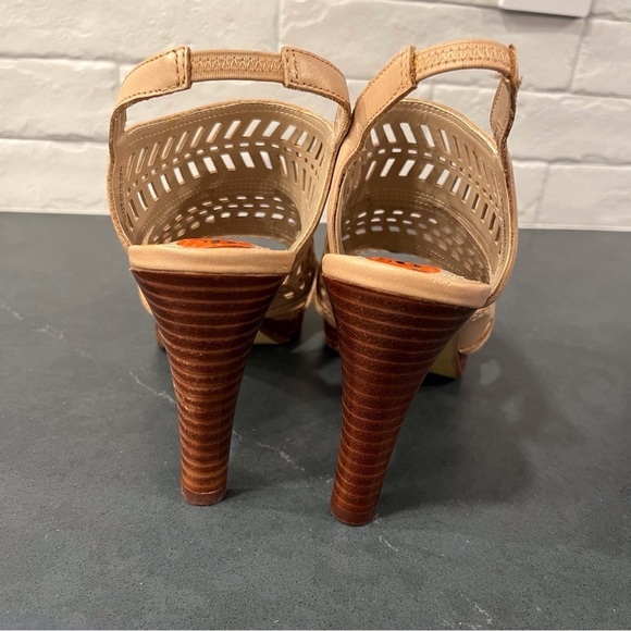 Adrienne Vittadini sz 9.5 Prim cutout leather strappy platform heels - Picture 8 of 16